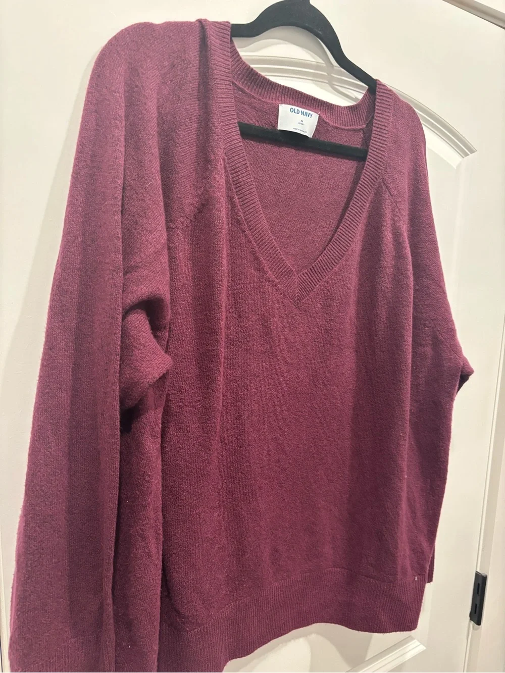 Old Navy Women's V-Neck Sweater in maroon